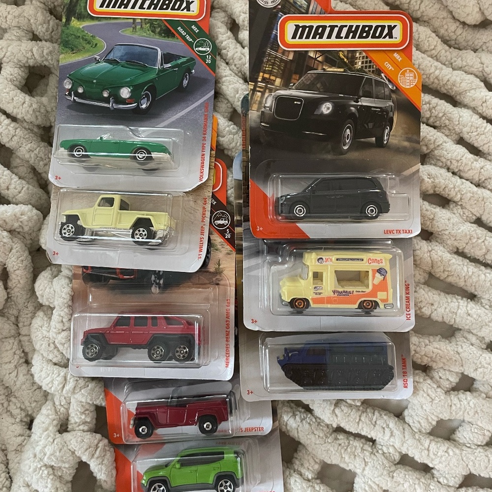 BUNDLE OF 8 MISC MATCHBOX CARS